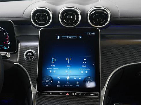 Used 2024 Mercedes-Benz GLC 300 4MATIC image 15