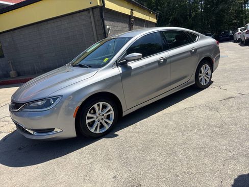 Used 2016 Chrysler 200 Limited FWD image 2