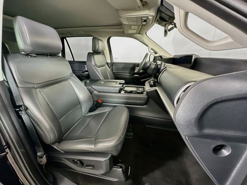 Used 2025 Ford Expedition Active AWD/4WD image 34