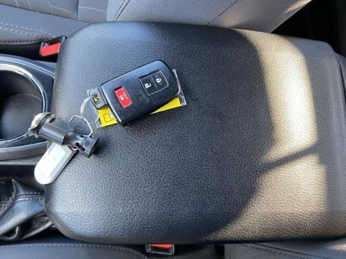 Used 2019 Toyota Tacoma TRD Sport AWD/4WD image 39