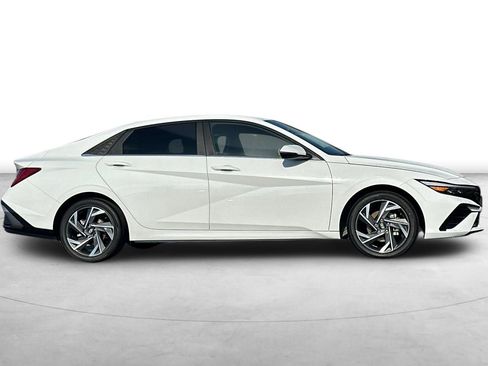 Used 2024 Hyundai Elantra Limited FWD image 7