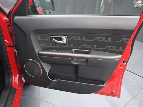 Used 2013 Kia Soul + FWD image 12