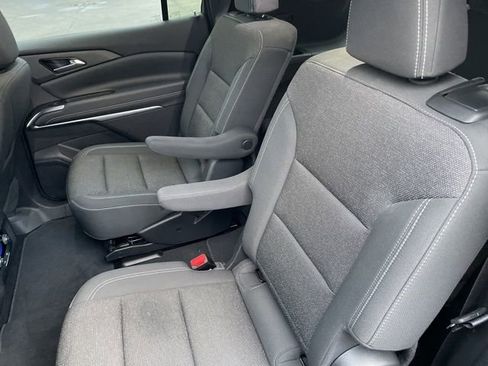 Used 2025 Chevrolet Traverse LT image 29