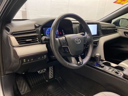 Used 2025 Toyota Camry SE w/ Convenience Package FWD image 18