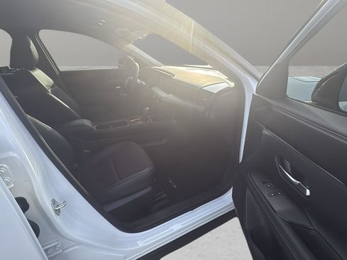 Used 2025 Nissan Kicks SR image 13