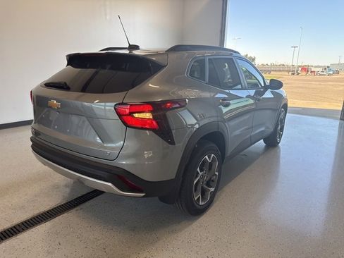 New 2026 Chevrolet Trax LT w/ Driver Confidence Package image 9