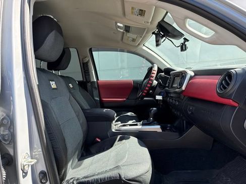 Used 2020 Toyota Tacoma SR5 AWD/4WD image 37