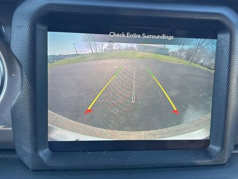 Used 2020 Jeep Wrangler Unlimited Sahara image 18