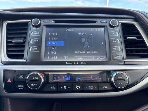 Used 2016 Toyota Highlander XLE image 14