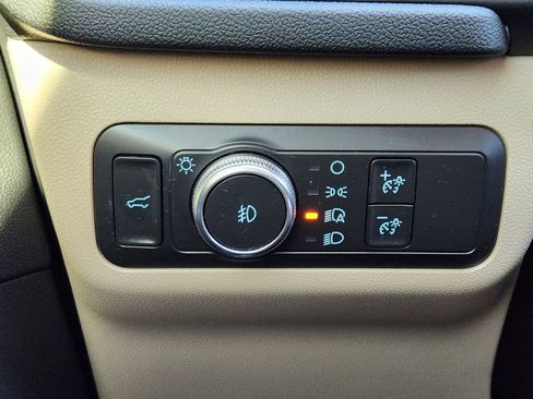 Used 2020 Ford Escape SEL image 12