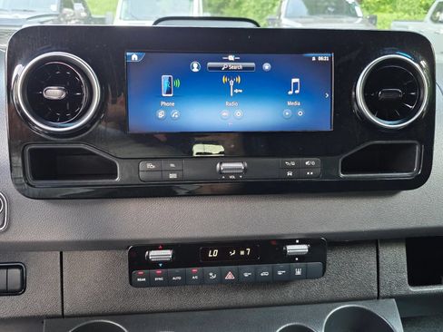 Used 2025 Mercedes-Benz Sprinter 2500 image 14