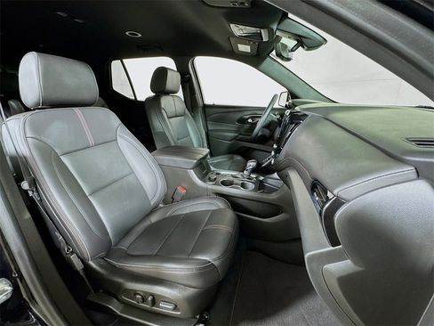 Used 2022 Chevrolet Traverse RS image 27