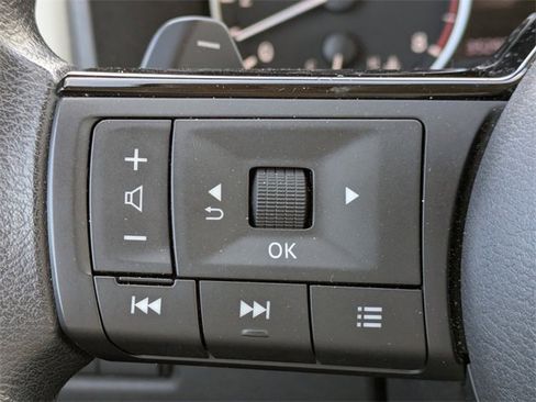 Used 2023 Nissan Rogue SV image 27