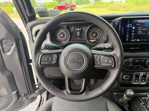 Used 2025 Jeep Wrangler Sport AWD/4WD image 14