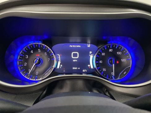 Used 2024 Chrysler Pacifica Touring-L FWD image 27