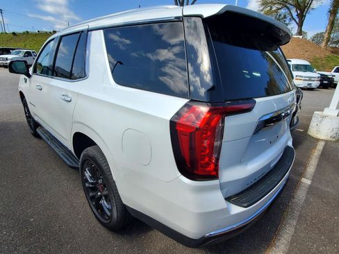 Used 2023 GMC Yukon SLT w/ SLT Luxury Package image 9