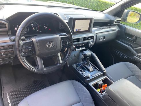 Used 2025 Toyota Tacoma SR5 AWD/4WD image 13