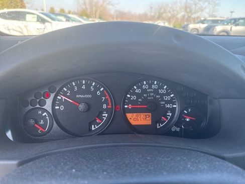 Used 2011 Nissan Frontier SV image 3