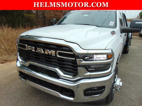 Used 2025 RAM 3500 Tradesman w/ Chrome Appearance Group image 22