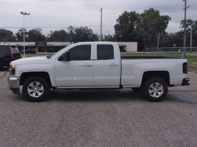 Used 2018 Chevrolet Silverado 1500 LT w/ All Star Edition AWD/4WD image 4