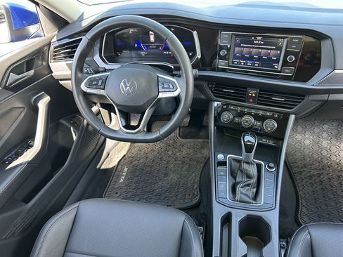 Used 2024 Volkswagen Jetta SE w/ Panoramic Sunroof Package FWD image 12