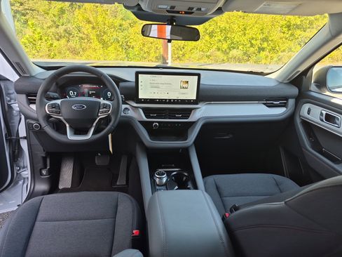 New 2025 Ford Explorer Active image 18