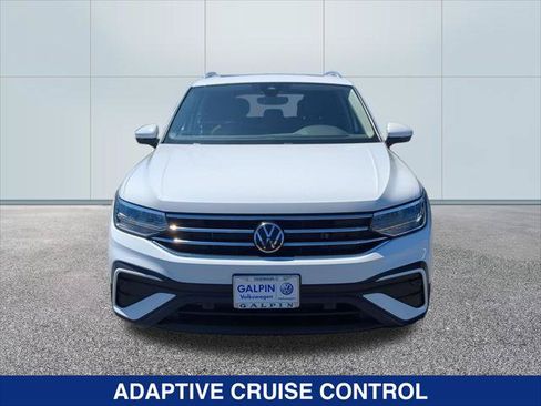 Certified 2022 Volkswagen Tiguan SE w/ Panoramic Sunroof Package FWD image 8