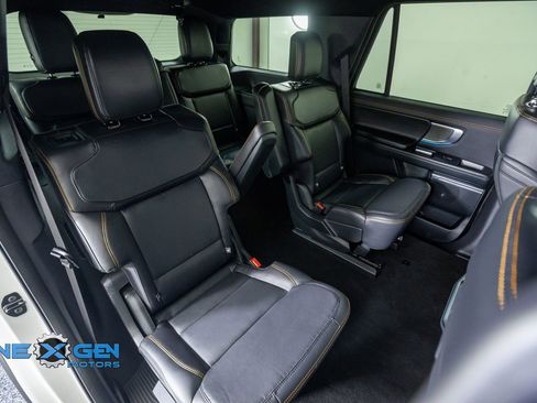 Used 2025 Ford Expedition Tremor AWD/4WD image 43