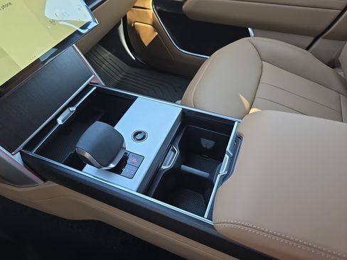 New 2026 Land Rover Range Rover SE image 25