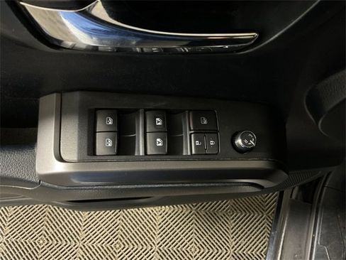 Used 2016 Toyota Tacoma TRD Sport image 17