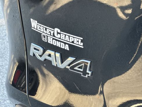 Used 2021 Toyota RAV4 LE AWD/4WD image 11