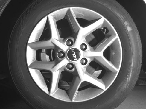 Used 2025 Kia Soul LX w/ LX Technology Package FWD image 15