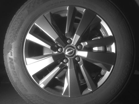 Used 2025 Nissan Pathfinder SV FWD image 16