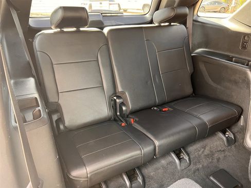 Used 2023 Chevrolet Traverse Premier image 29