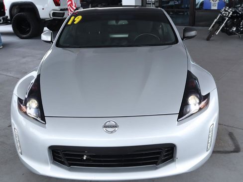 Used 2019 Nissan 370Z Coupe RWD image 10