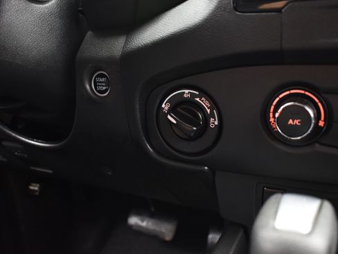 Used 2023 Nissan Frontier SV image 34