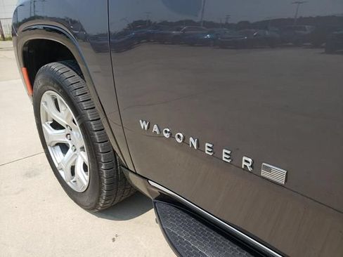 Used 2022 Jeep Wagoneer Series II AWD/4WD image 11