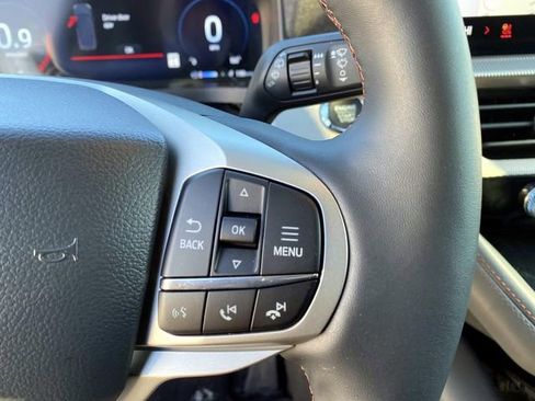 Used 2025 Ford Explorer Active w/ Active Comfort Package image 17