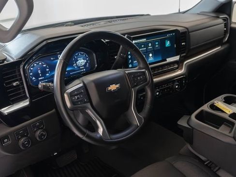 Used 2025 Chevrolet Silverado 1500 LT AWD/4WD image 3