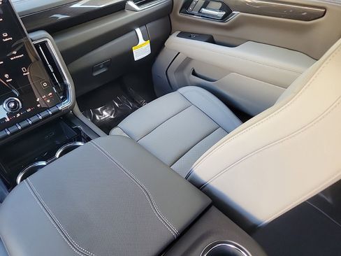 New 2026 GMC Yukon Elevation image 14