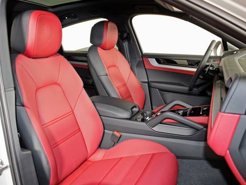 New 2026 Porsche Cayenne Coupe image 39