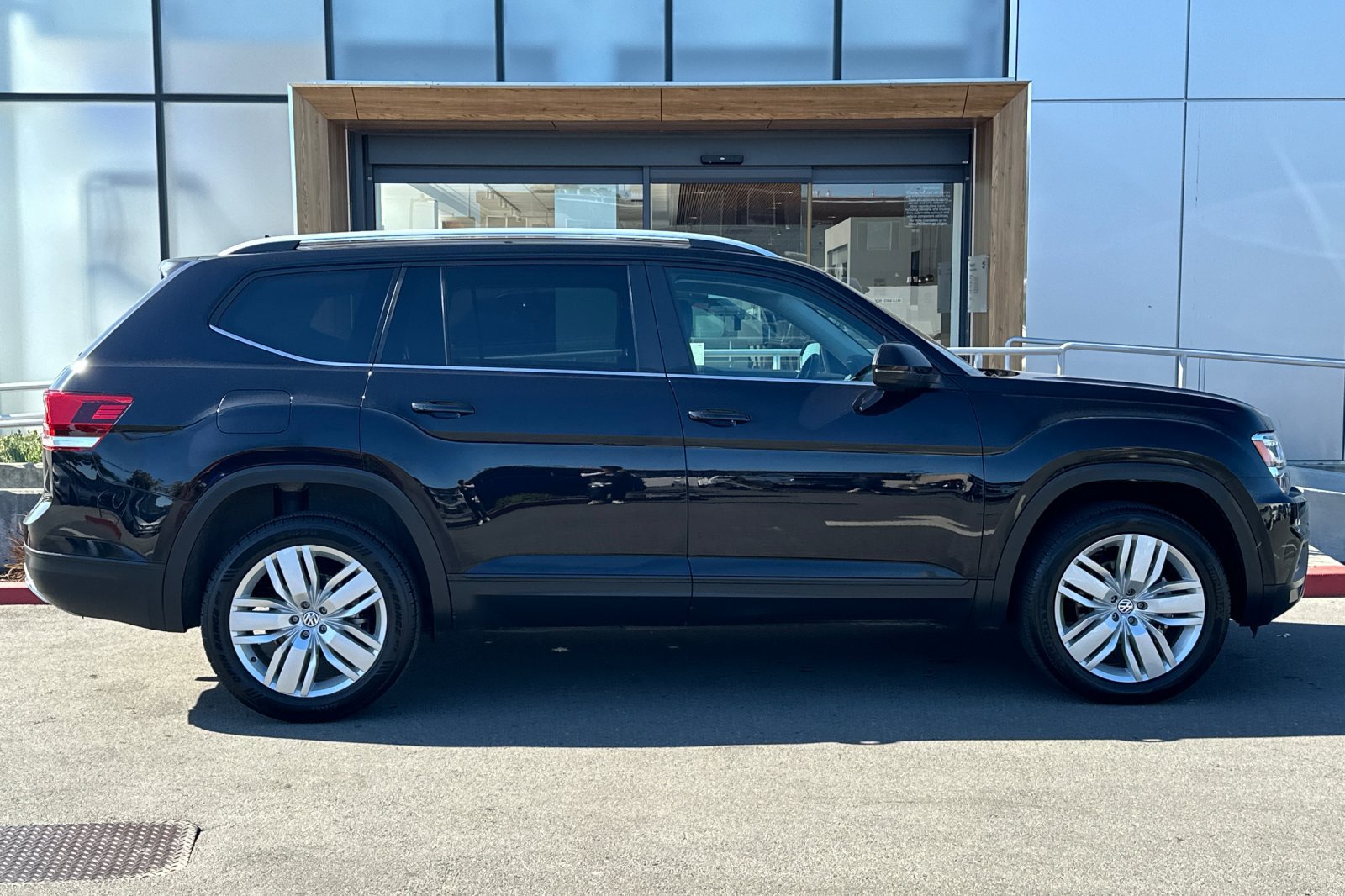 Used 2019 Volkswagen Atlas SE w/ Towing Package FWD image 8