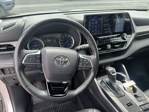 Used 2021 Toyota Highlander Limited AWD/4WD image 12