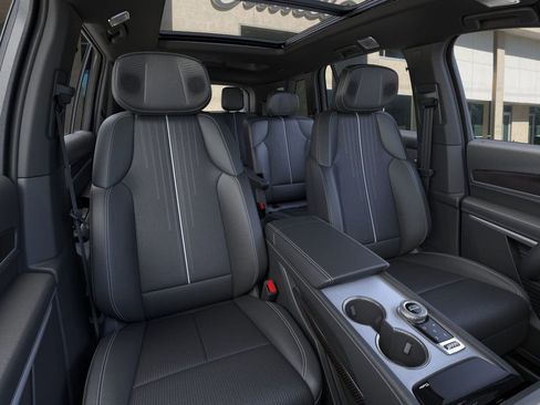 New 2026 Cadillac Vistiq Luxury image 16