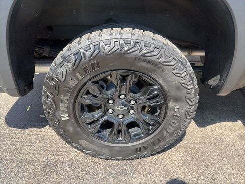 Used 2023 Chevrolet Silverado 1500 ZR2 w/ Technology Package image 30