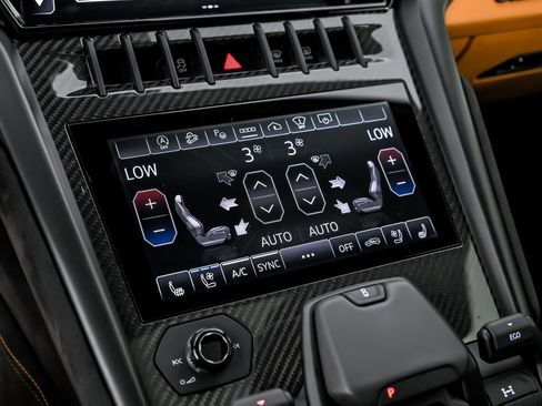 Used 2023 Lamborghini Urus S image 40