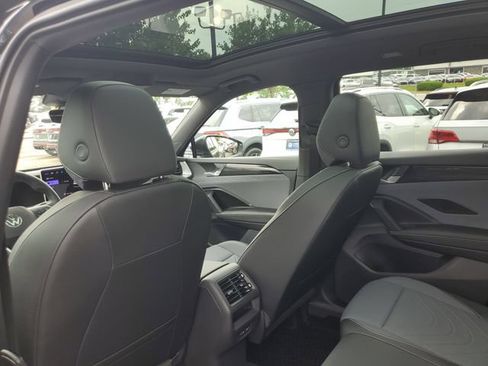 Used 2025 Volkswagen Tiguan SE R-Line AWD/4WD image 11