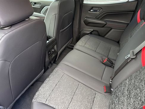 Used 2025 Chevrolet Colorado Z71 image 5