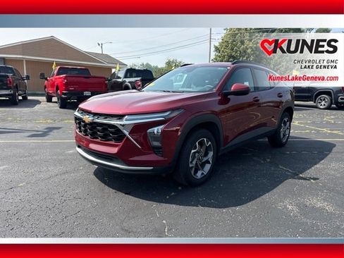 Used 2025 Chevrolet Trax LT w/ LT Convenience Package FWD image 11