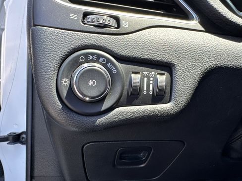 Used 2019 Jeep Cherokee Trailhawk AWD/4WD image 15